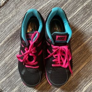NIKE RUNNING SHOES